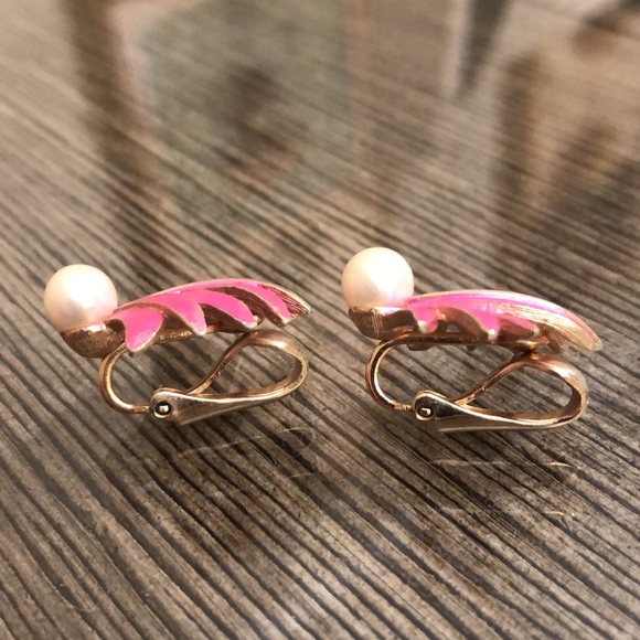 Vintage Pink, Gold & Faux Pearl Clip Earrings - Picture 5 of 14